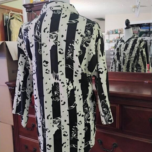 Black & White Animal Print Polyester Button Down Shirt - Picture 3 of 6